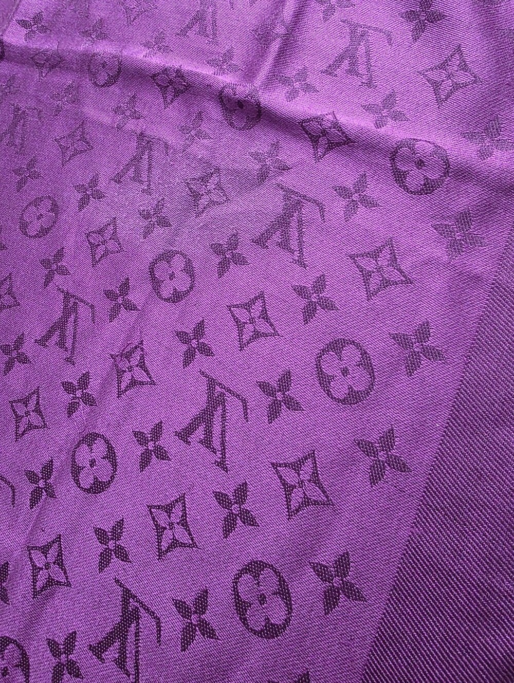 Auth Louis Vuitton Monogram Classic Purple Shawl Scarf - Picture 4 of 10